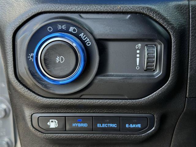 Used 2023 Jeep Wrangler Unlimited w/ Sun & Screen Package AWD/4WD image 17
