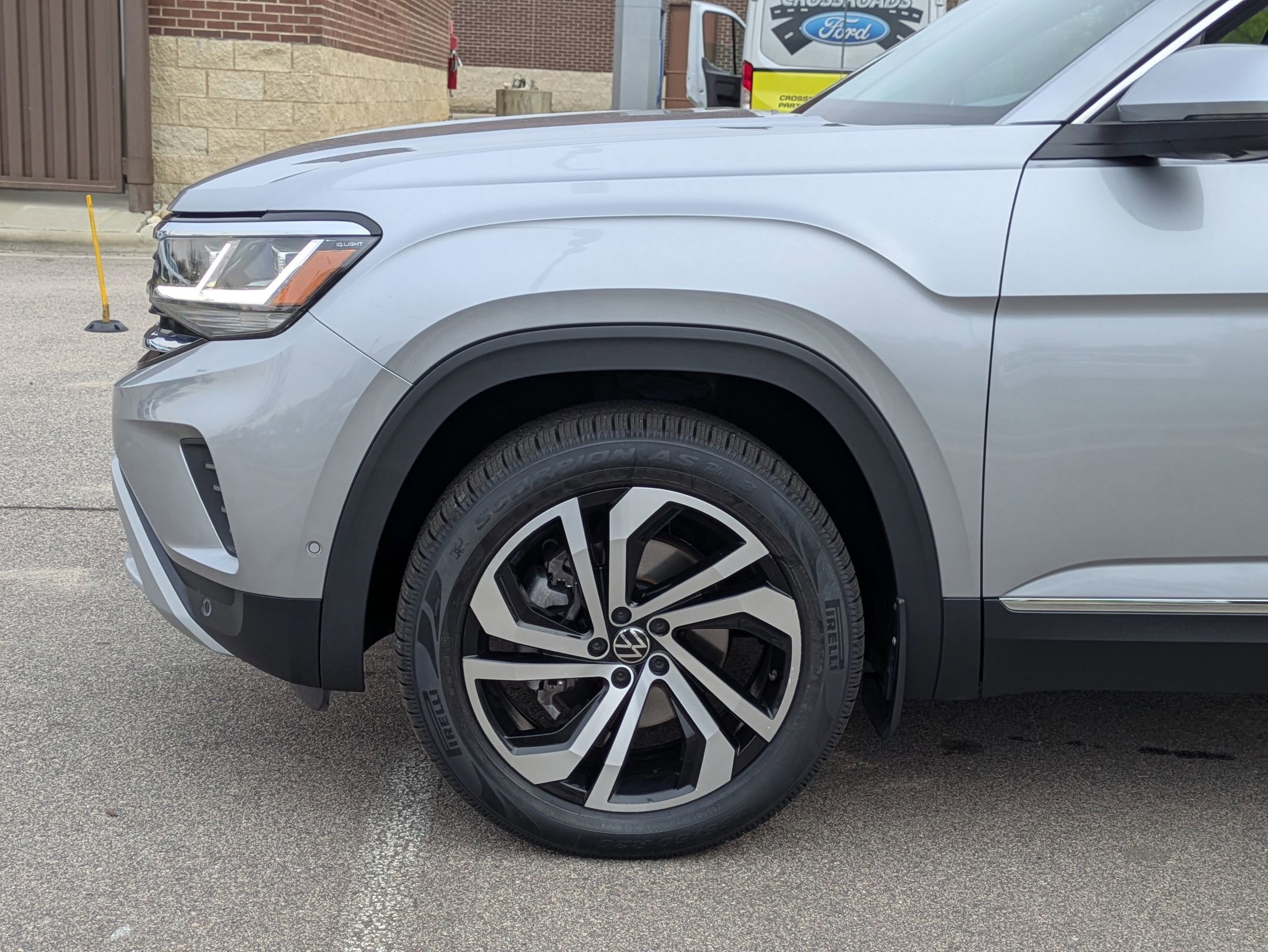 Used 2021 Volkswagen Atlas SEL Premium image 11