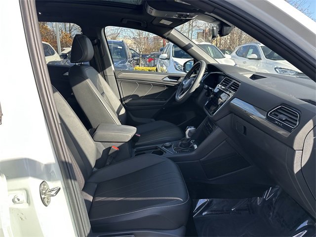 Used 2023 Volkswagen Tiguan SE R-Line image 33