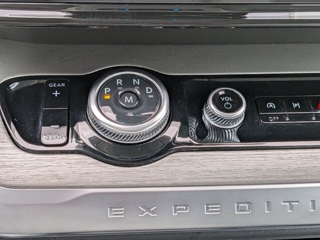 Certified 2025 Ford Expedition Platinum w/ Driver's Package AWD/4WD image 28