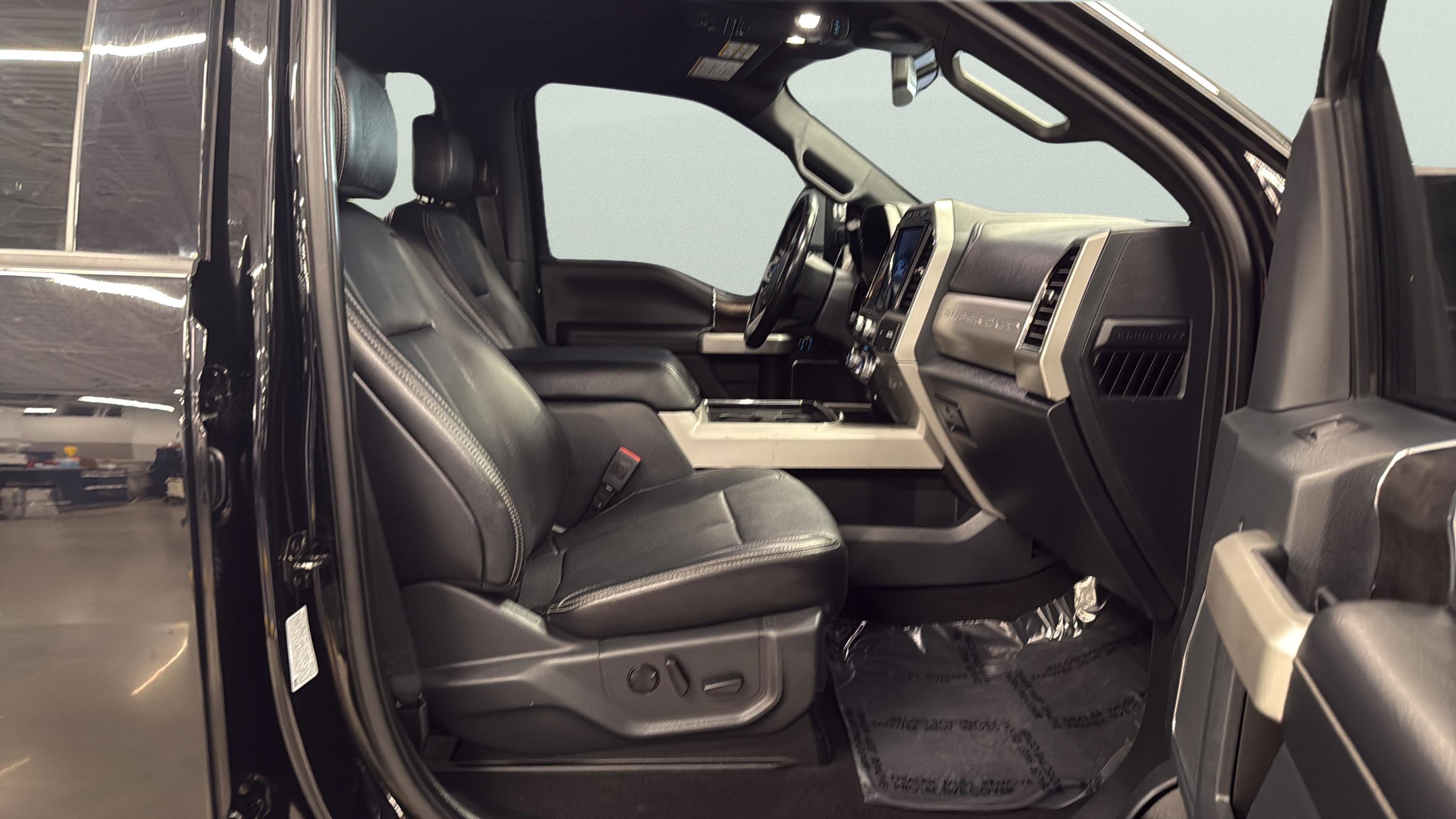 Certified 2022 Ford F250 Lariat w/ Lariat Ultimate Package image 16