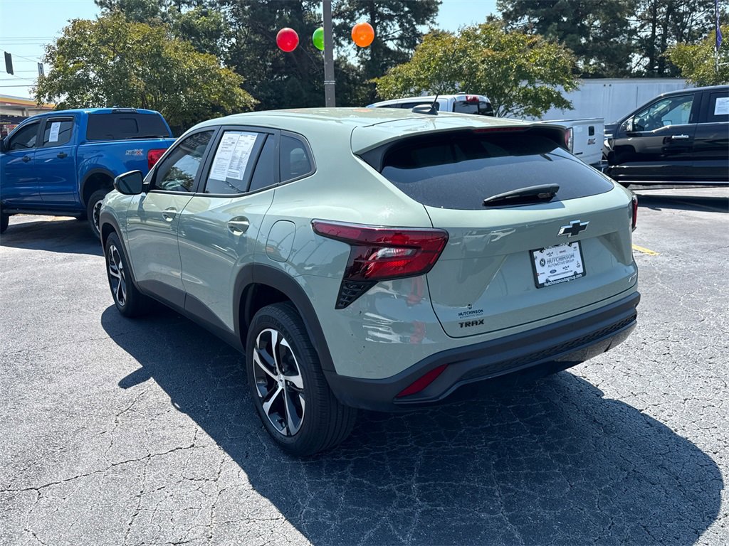 Used 2024 Chevrolet Trax RS w/ Driver Confidence Package image 5