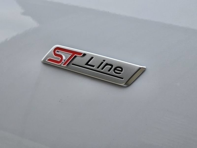 Certified 2025 Ford Escape ST-Line w/ Cold Weather Package FWD image 6