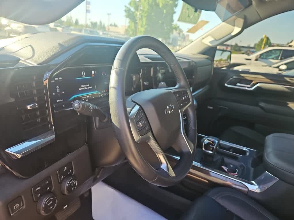 Used 2023 Chevrolet Silverado 1500 RST w/ Convenience Package II AWD/4WD image 2