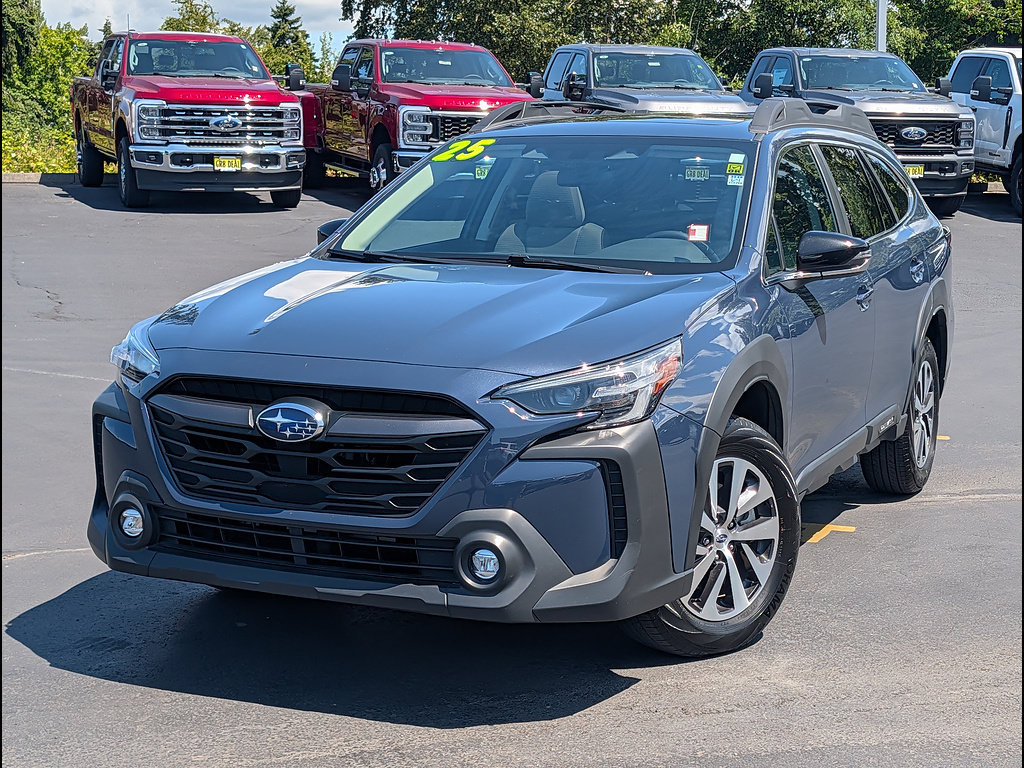 Used 2025 Subaru Outback Premium AWD/4WD image 1
