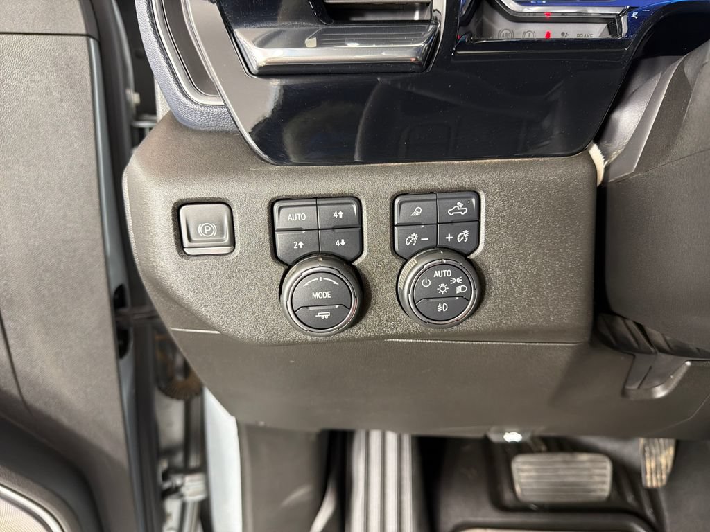 Used 2024 Chevrolet Silverado 3500 High Country AWD/4WD image 15
