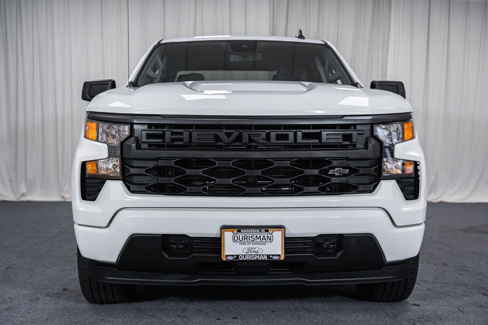 Used 2023 Chevrolet Silverado 1500 Custom AWD/4WD image 2