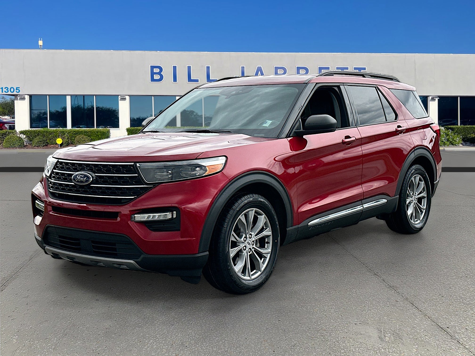 Certified 2022 Ford Explorer XLT w/ Equipment Group 202A RWD image 3