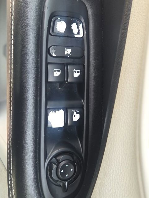 Used 2018 Jeep Compass Latitude FWD image 21