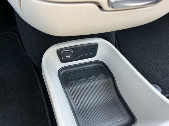Used 2023 Chrysler Pacifica Touring-L FWD image 34