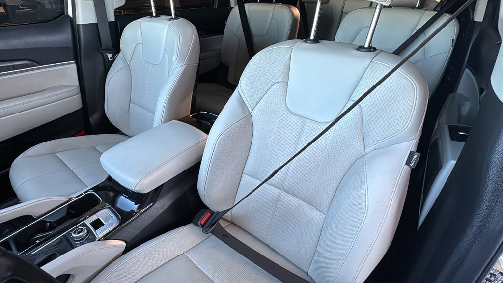 Used 2024 Kia Telluride EX w/ EX Captain's Chair Package AWD/4WD image 22