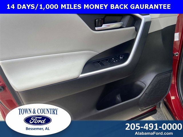 Used 2021 Toyota RAV4 XLE Premium image 12