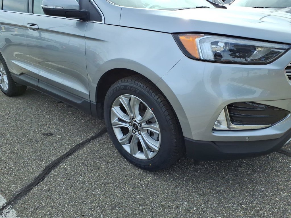Certified 2024 Ford Edge Titanium AWD/4WD image 5
