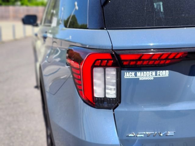 Certified 2025 Ford Explorer Active w/ Active Comfort Package AWD/4WD image 9