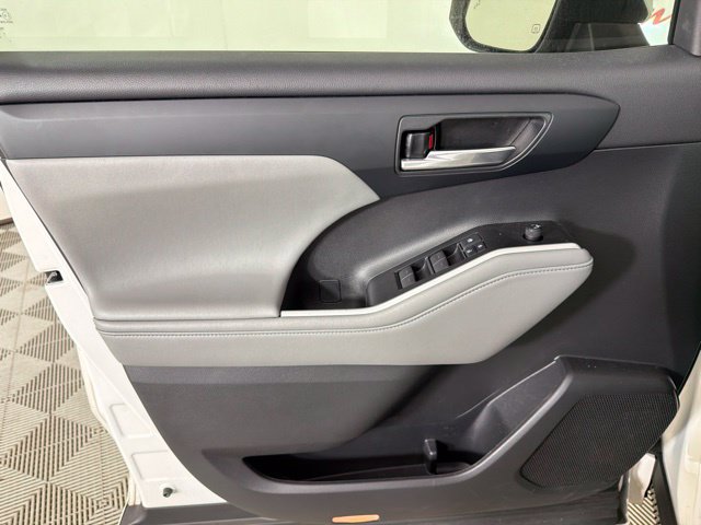 Used 2021 Toyota Highlander XLE FWD image 20