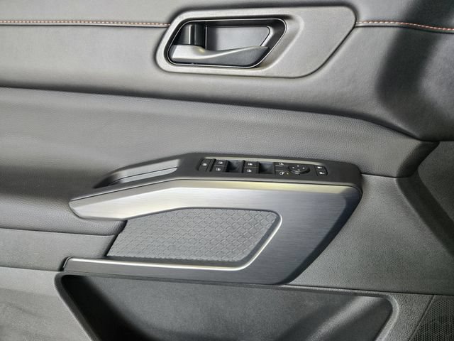 Used 2025 Nissan Pathfinder Rock Creek AWD/4WD image 24