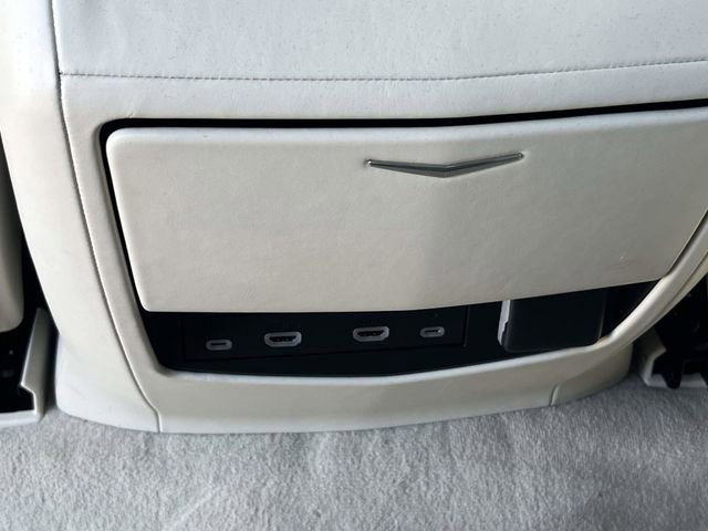 Used 2024 Cadillac Escalade ESV Premium Luxury Platinum image 9