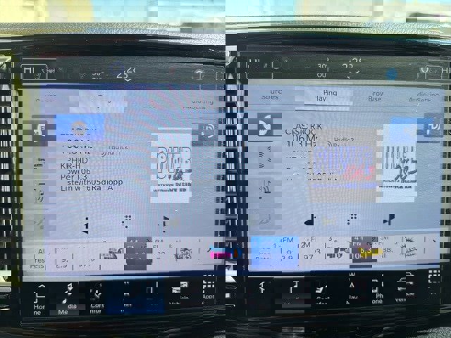 Used 2025 Chrysler Pacifica Limited image 17