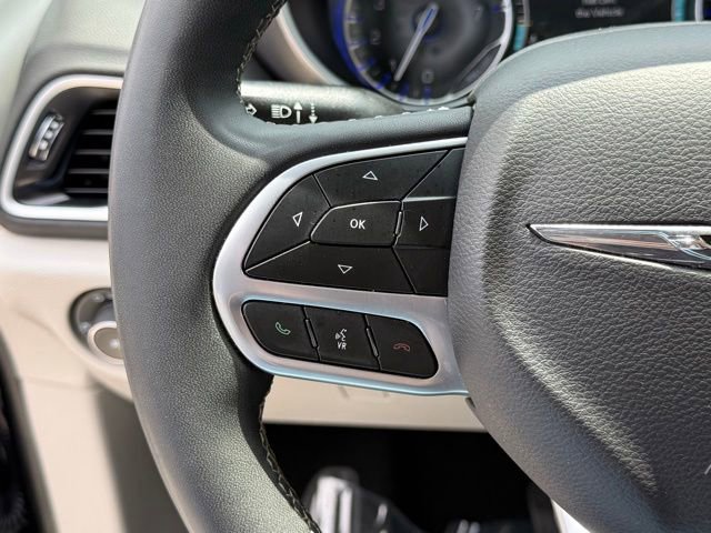 Used 2024 Chrysler Pacifica Touring-L FWD image 19