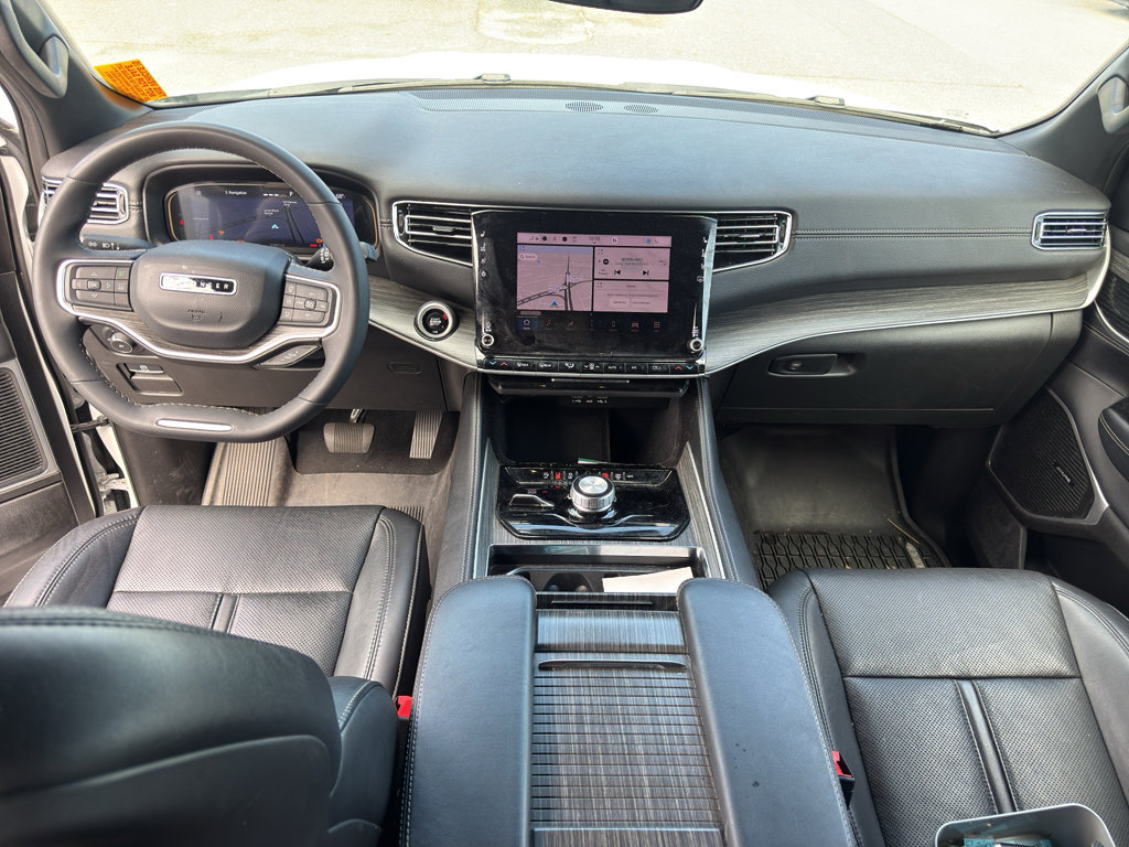 Used 2024 Jeep Wagoneer L Series II w/ Flexible Seating Group image 11