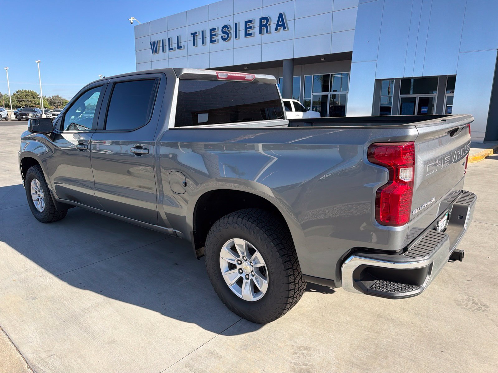 Used 2021 Chevrolet Silverado 1500 LT RWD image 3
