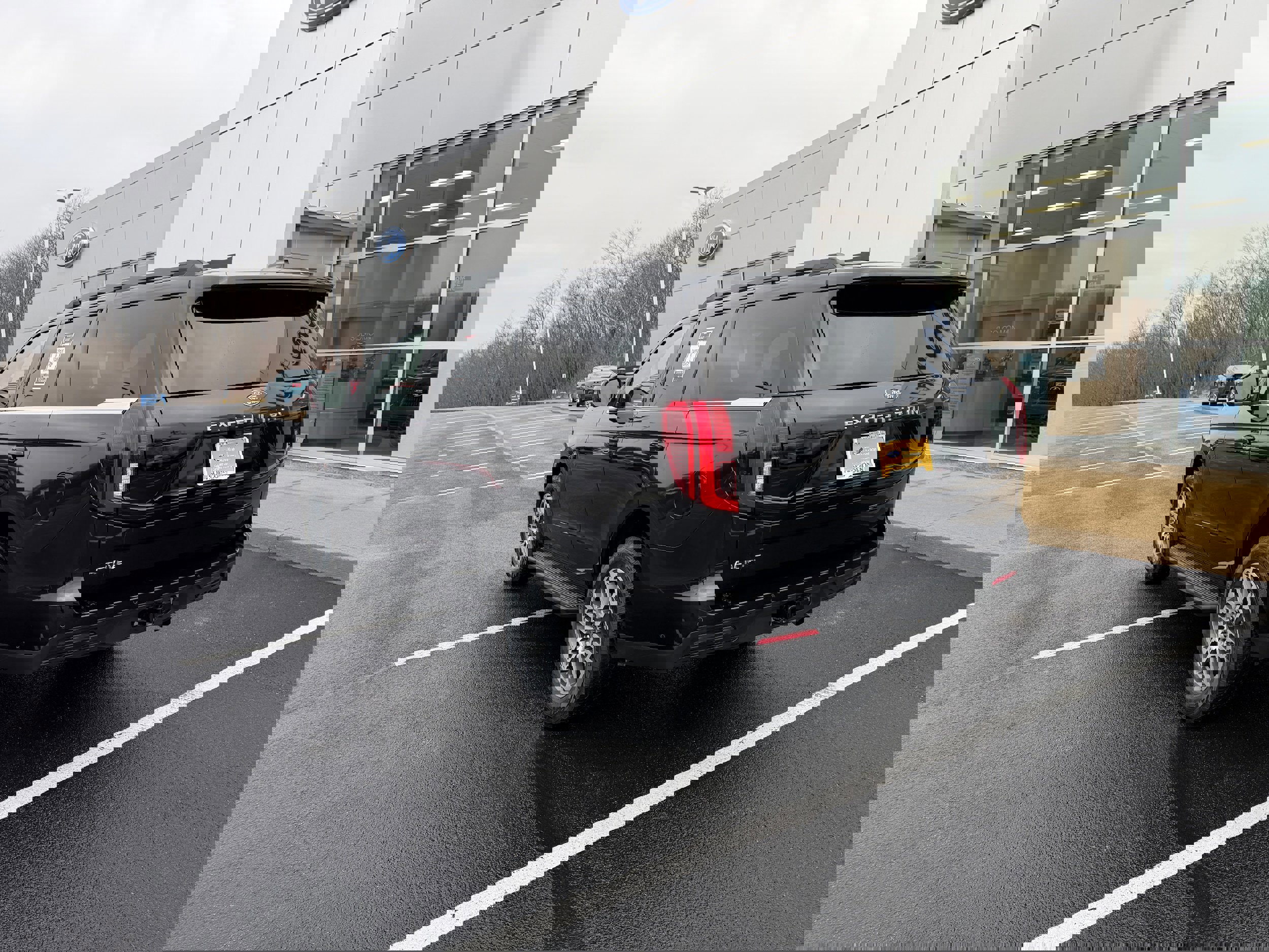 Certified 2025 Ford Expedition Active image 6