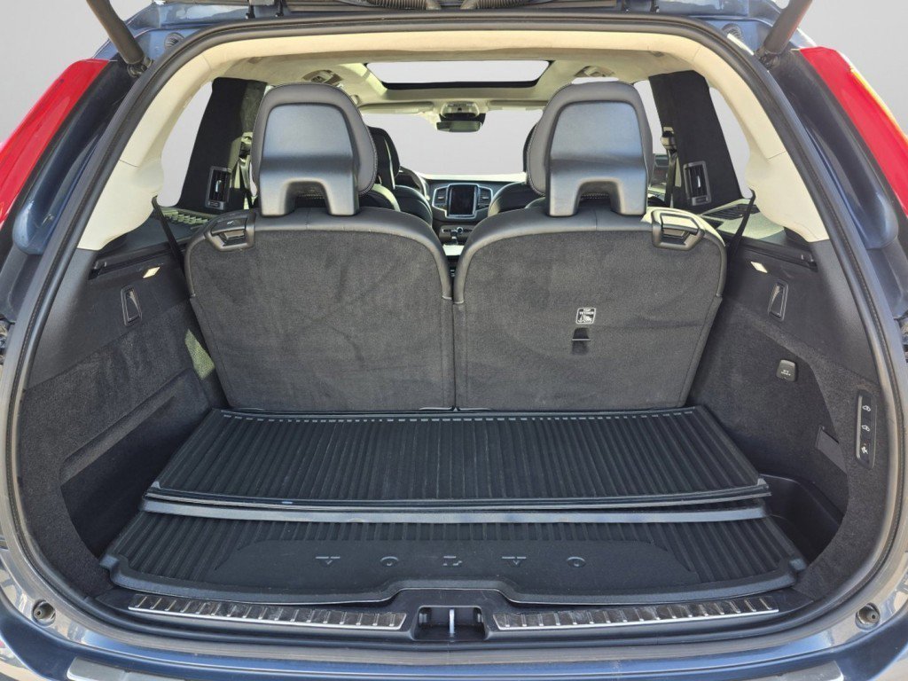 Used 2021 Volvo XC90 T6 Inscription w/ Lounge Package image 22