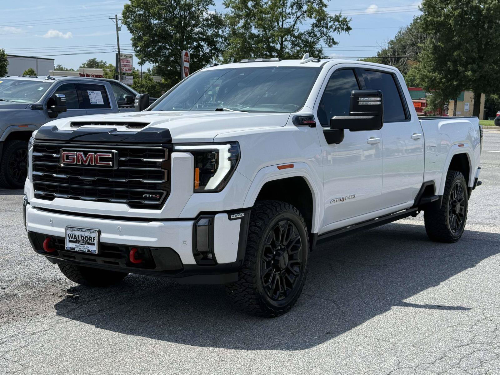 Used 2024 GMC Sierra 2500 AT4 w/ AT4 Premium Plus Package AWD/4WD image 5
