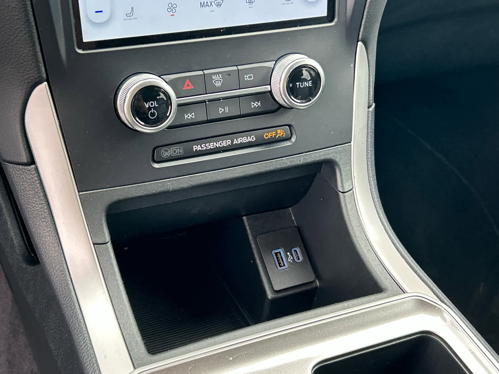 Certified 2024 Ford Edge SEL image 36