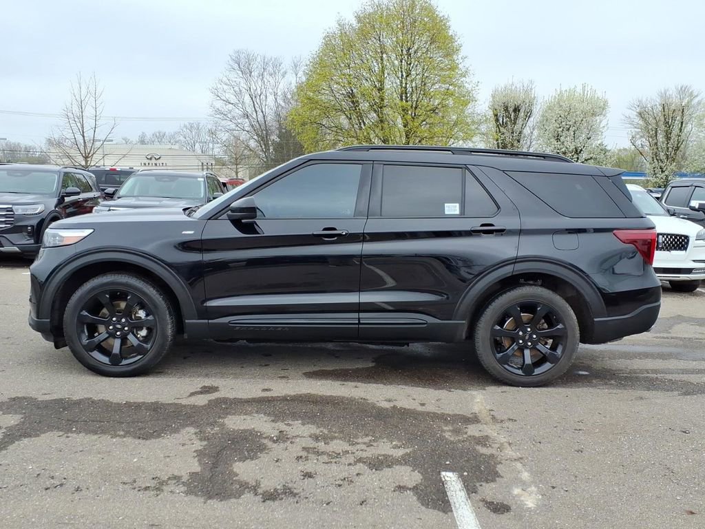 Certified 2023 Ford Explorer ST-Line AWD/4WD image 2