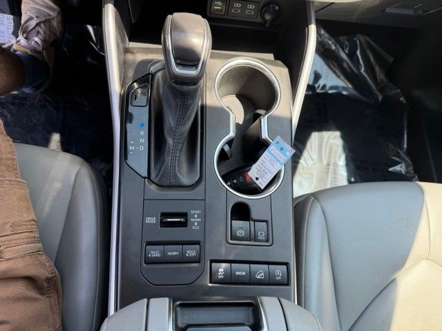 Used 2022 Toyota Highlander XLE AWD/4WD image 25