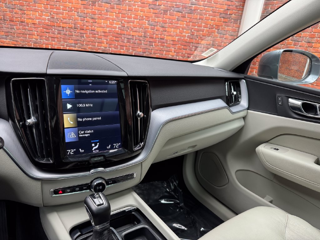 Used 2020 Volvo XC60 T5 Momentum AWD/4WD image 19
