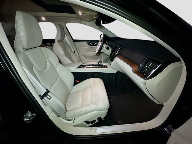 Used 2022 Volvo S60 B5 Momentum w/ Premium Package image 23