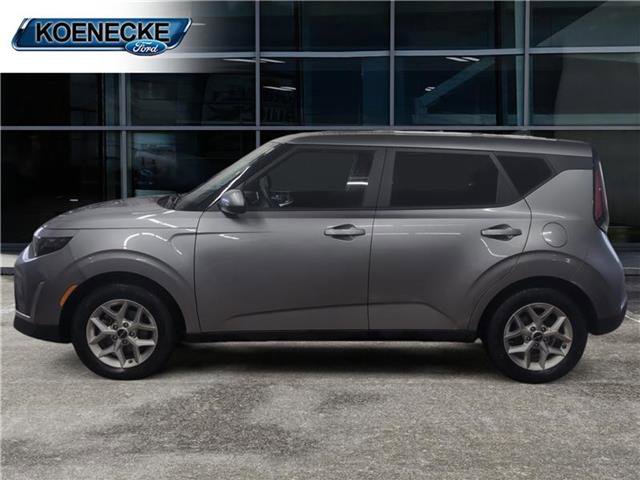 Used 2024 Kia Soul LX w/ Option Group 015 FWD image 2
