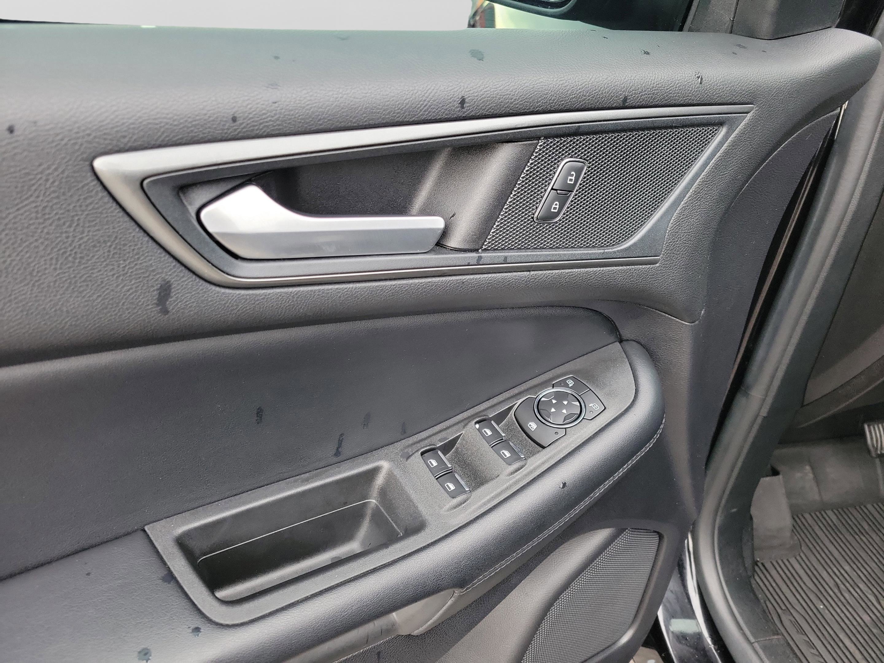 Certified 2022 Ford Edge SE w/ Black Appearance Package image 6