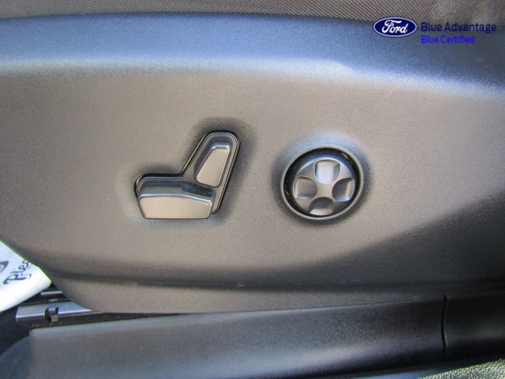 Used 2022 Chrysler Pacifica Limited w/ Uconnect Theater Family Group FWD image 30
