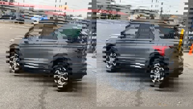 Certified 2025 Ford Explorer Active image 7