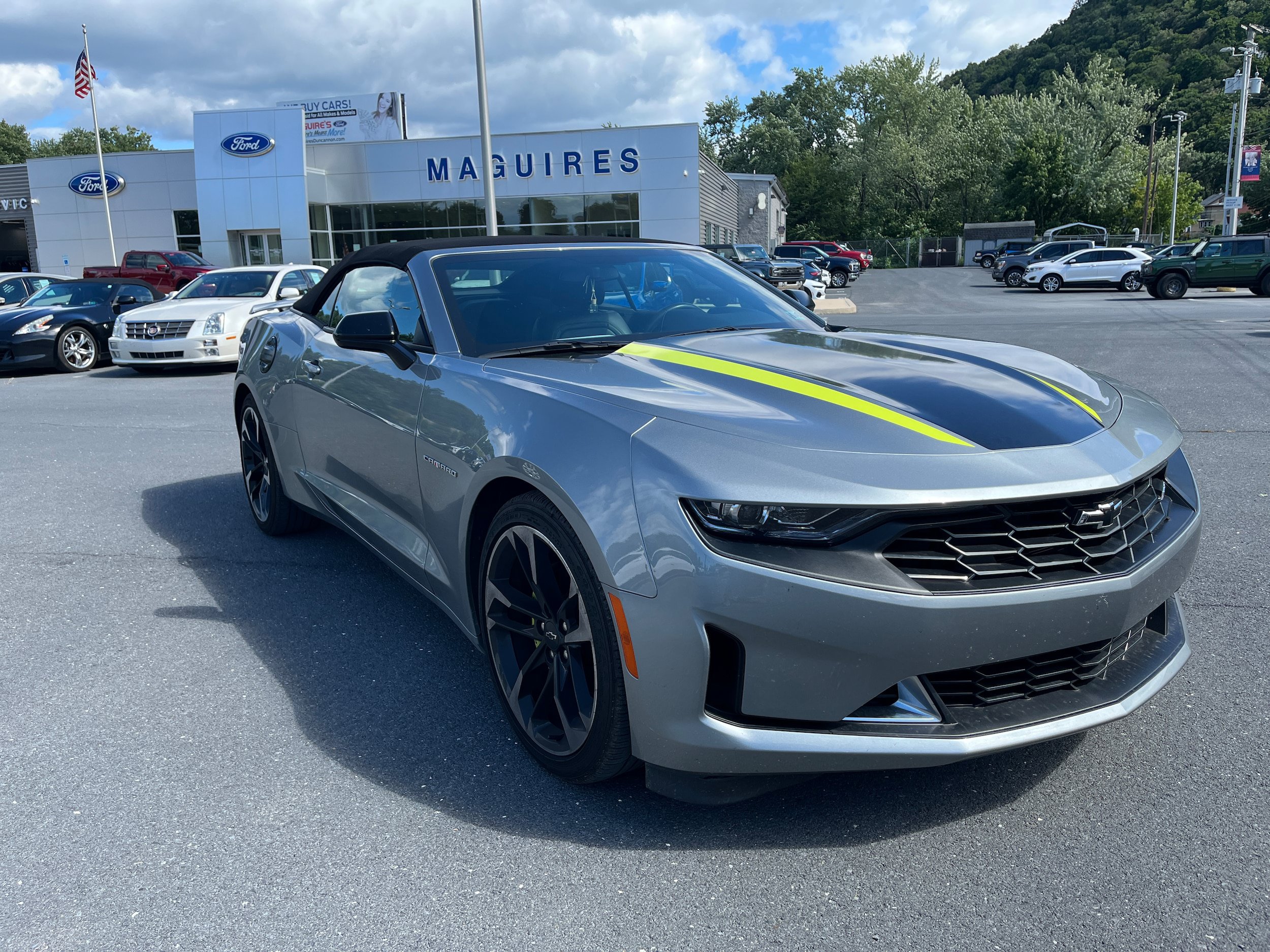 Used 2023 Chevrolet Camaro LT RWD image 4