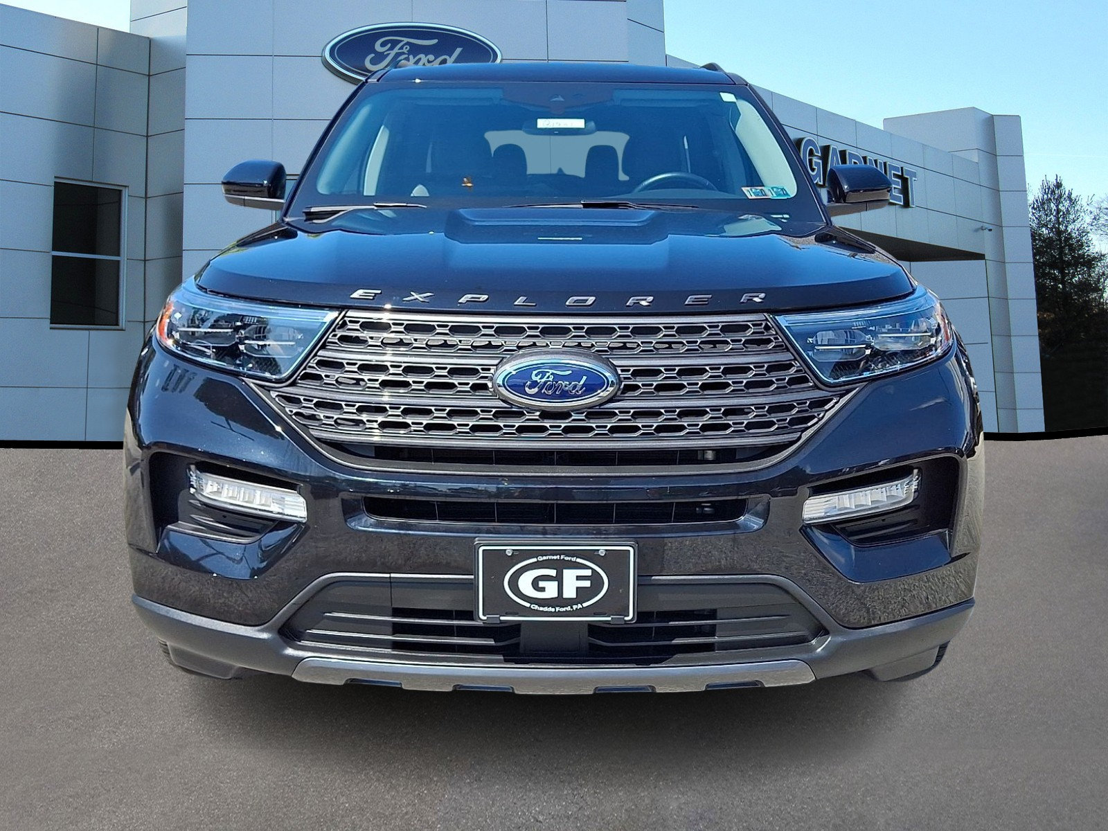 Certified 2024 Ford Explorer XLT w/ Equipment Group 202A AWD/4WD image 3