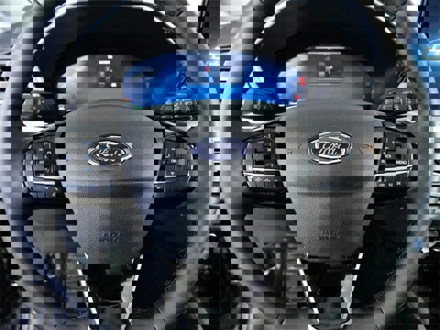 Certified 2025 Ford Escape Platinum w/ Premium Technology Package image 20