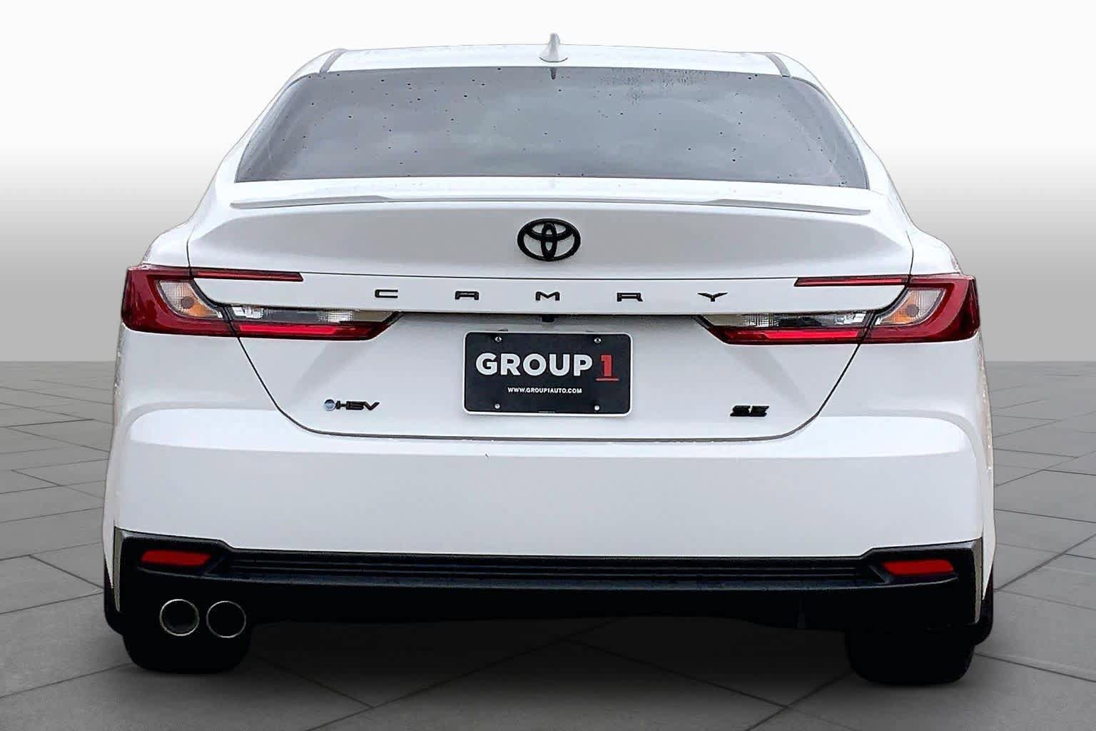 Used 2025 Toyota Camry SE w/ Convenience Package FWD image 5