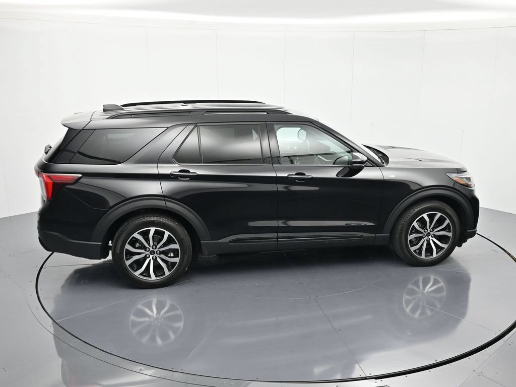 Certified 2025 Ford Explorer ST-Line w/ Premium Package RWD image 32