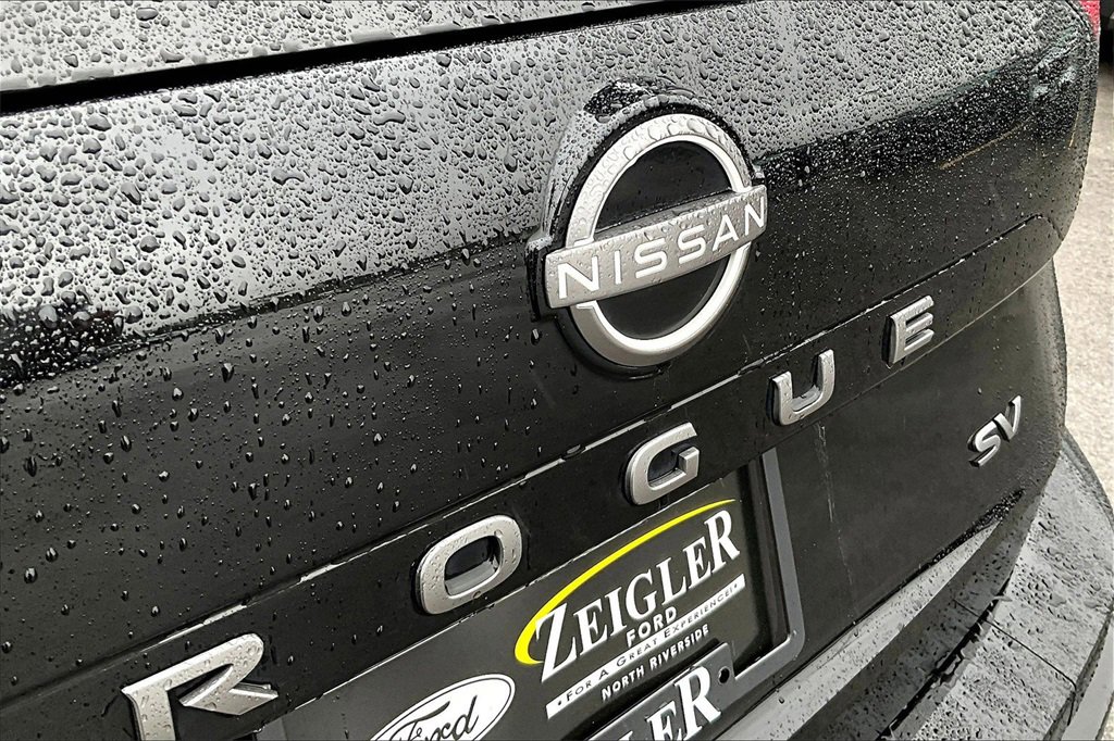 Used 2024 Nissan Rogue SV image 30