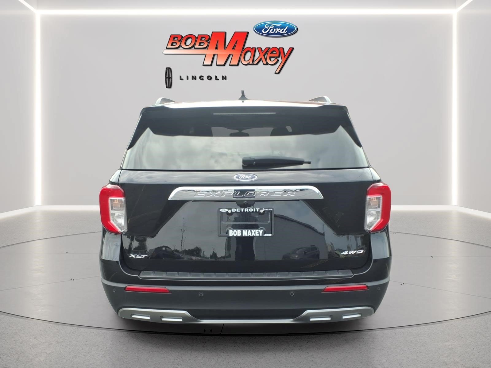 Certified 2024 Ford Explorer XLT w/ Equipment Group 202A AWD/4WD image 5