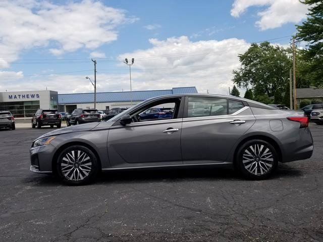 Used 2024 Nissan Altima 2.5 SV FWD image 9