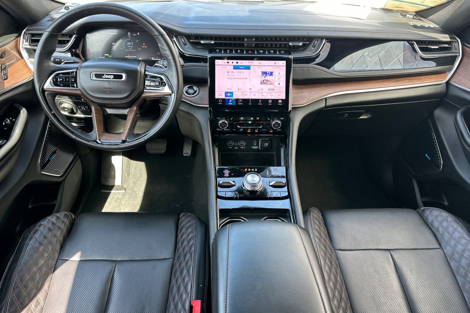 Used 2022 Jeep Grand Cherokee Summit w/ Advanced Protech Group IV AWD/4WD image 13