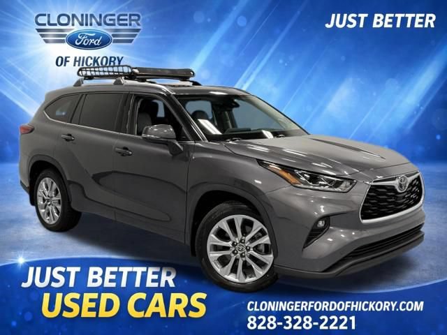 Used 2023 Toyota Highlander Limited AWD/4WD image 1