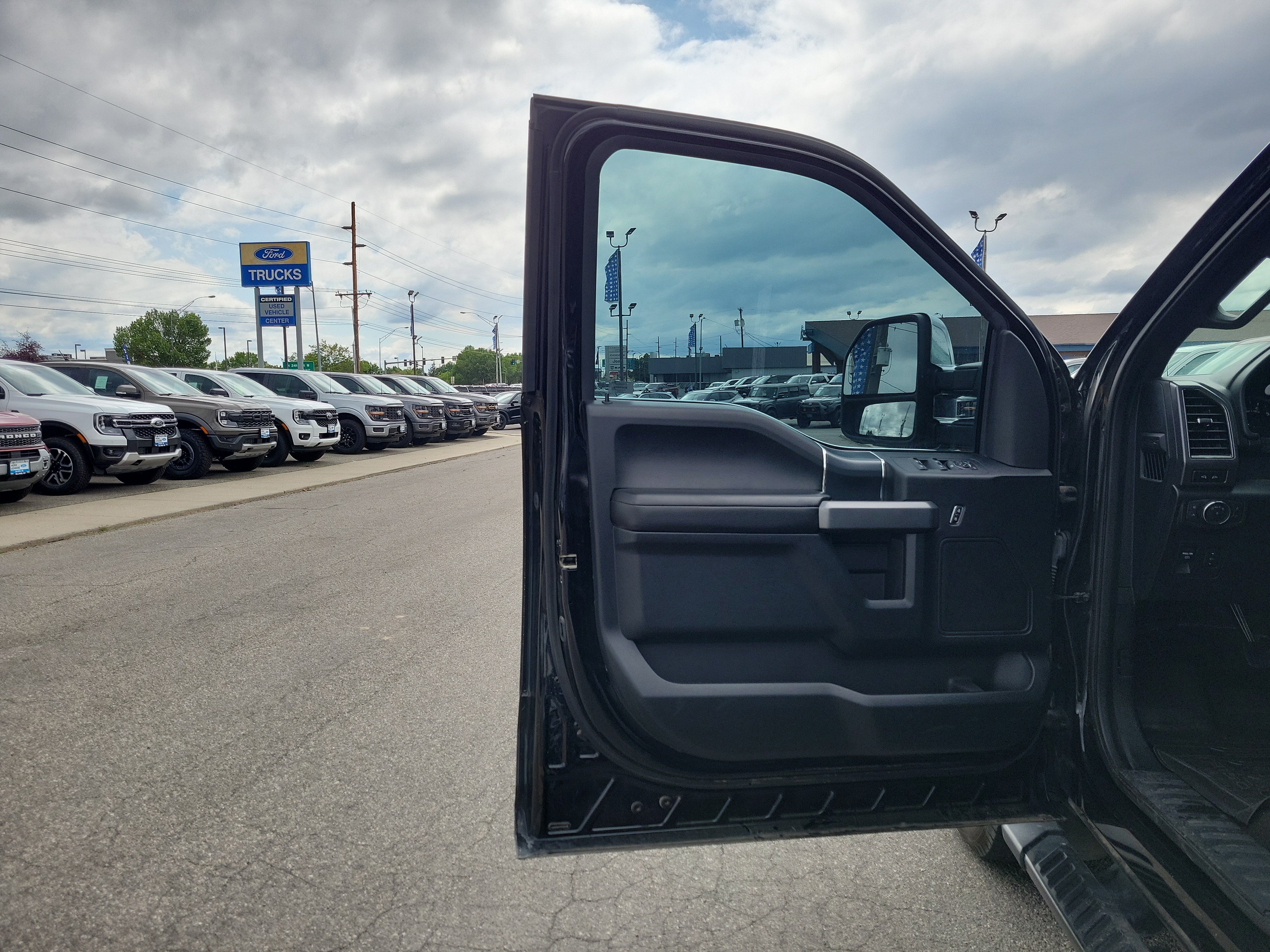 Certified 2019 Ford F150 XLT w/ Equipment Group 302A Luxury AWD/4WD image 16