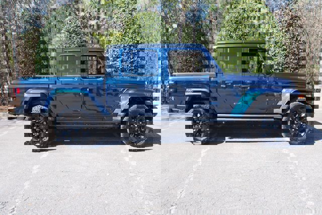 Used 2025 Jeep Gladiator Sport image 6