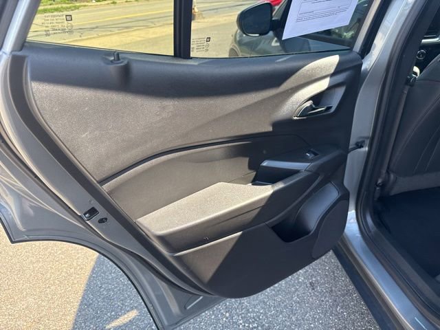 Used 2025 Chevrolet Trax RS w/ Sunroof Package FWD image 39